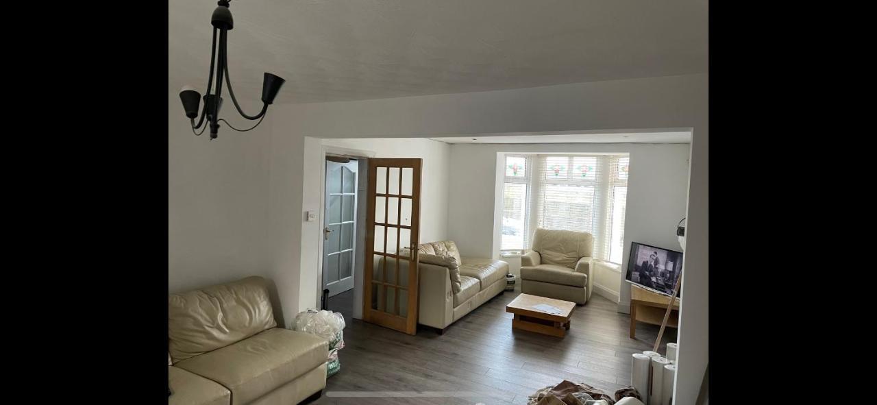 Enfield Street House Behind Portstewart Promenade With Partial Sea View From Front 3 Bed Sleeps 7 Villa Luaran gambar