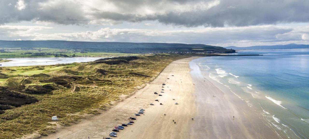Enfield Street House Behind Portstewart Promenade With Partial Sea View From Front 3 Bed Sleeps 7 Villa Luaran gambar