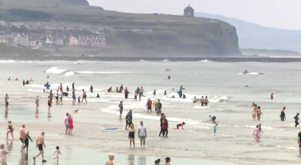 Enfield Street House Behind Portstewart Promenade With Partial Sea View From Front 3 Bed Sleeps 7 Villa Luaran gambar